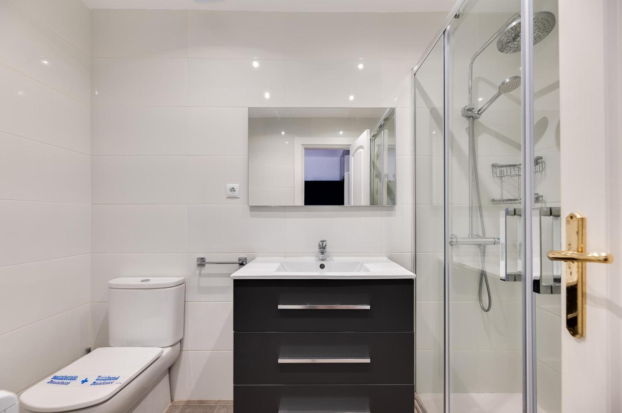 Front Line Beach Studio Apartment ماربيا المظهر الخارجي الصورة