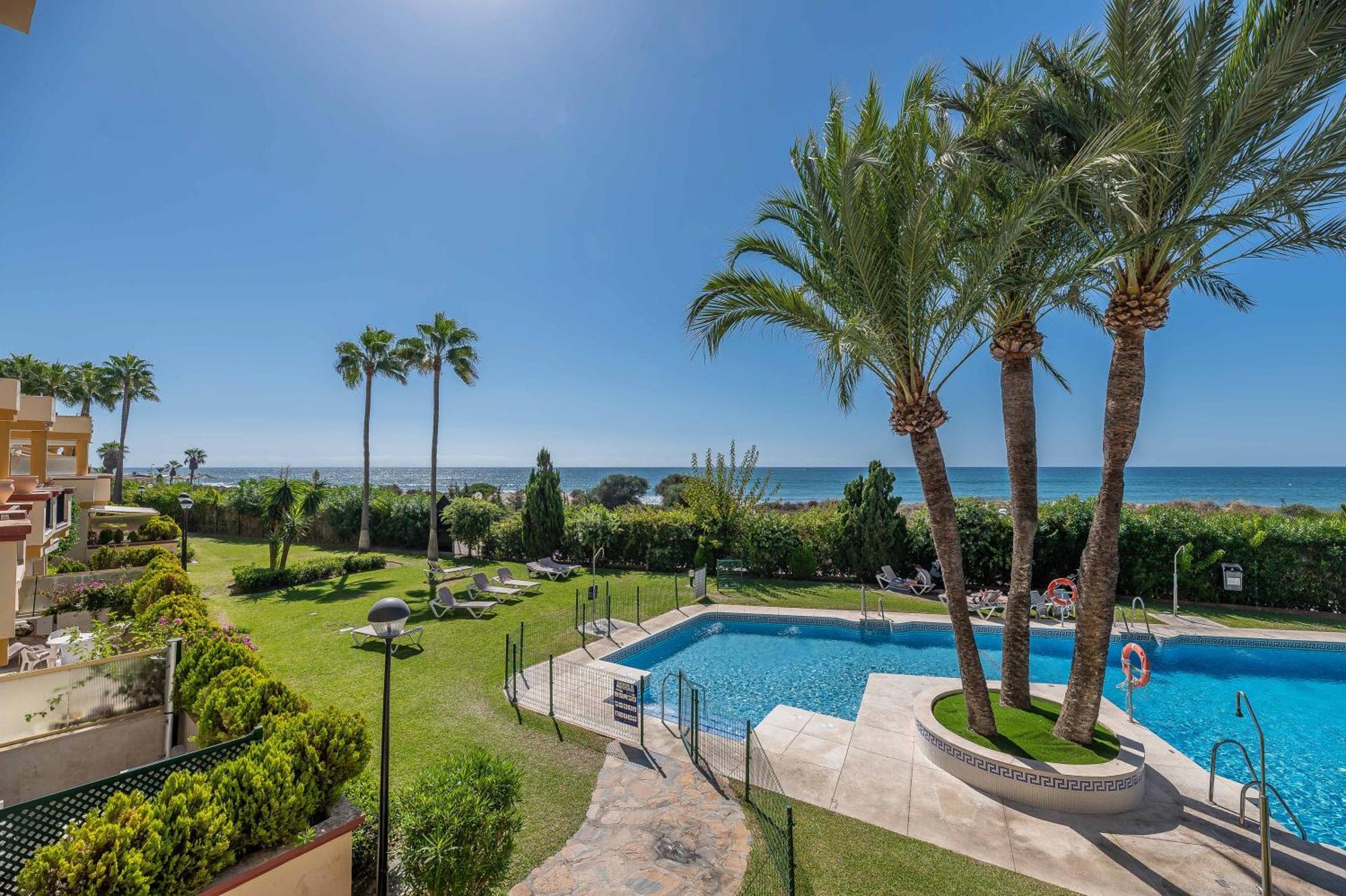 Front Line Beach Studio Apartment ماربيا المظهر الخارجي الصورة